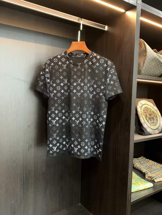 Picture of Louis Vuitton T Shirts Short _SKULVM-3XL12jx038616